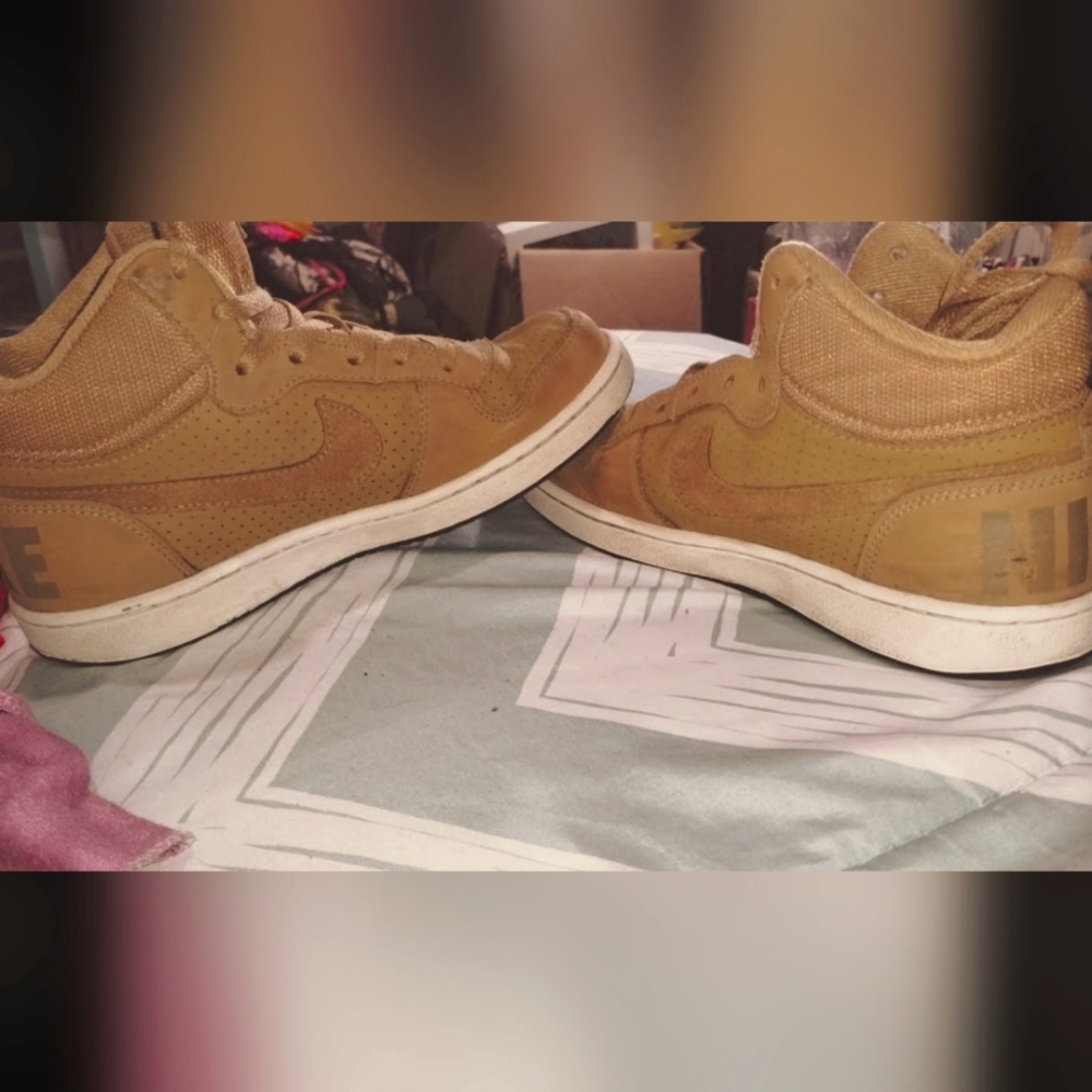 Size 5y tan/khaki Nikes
